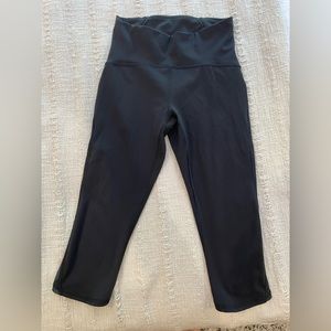 Lululemon cropped black leggings size 6 with sheer detail like new